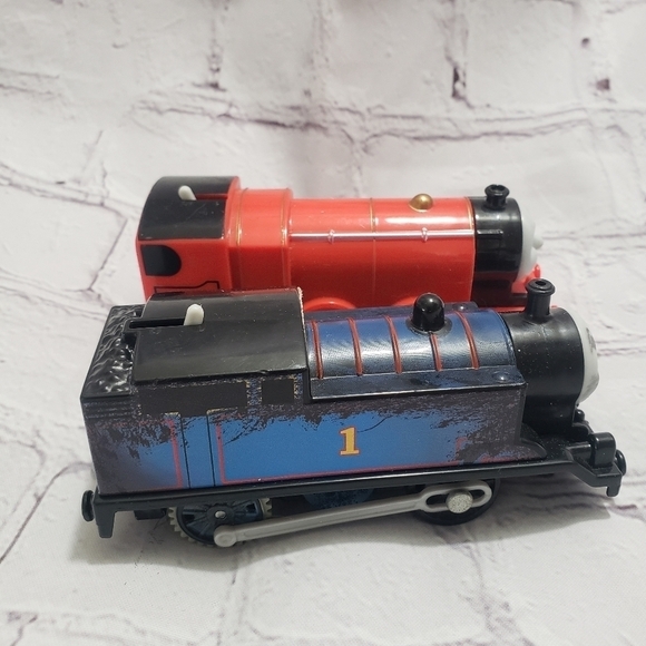 Thomas And Friends Trackmaster Train Cars Set Of 2 Thomas And James 2013 Mattel - Picture 4 of 10